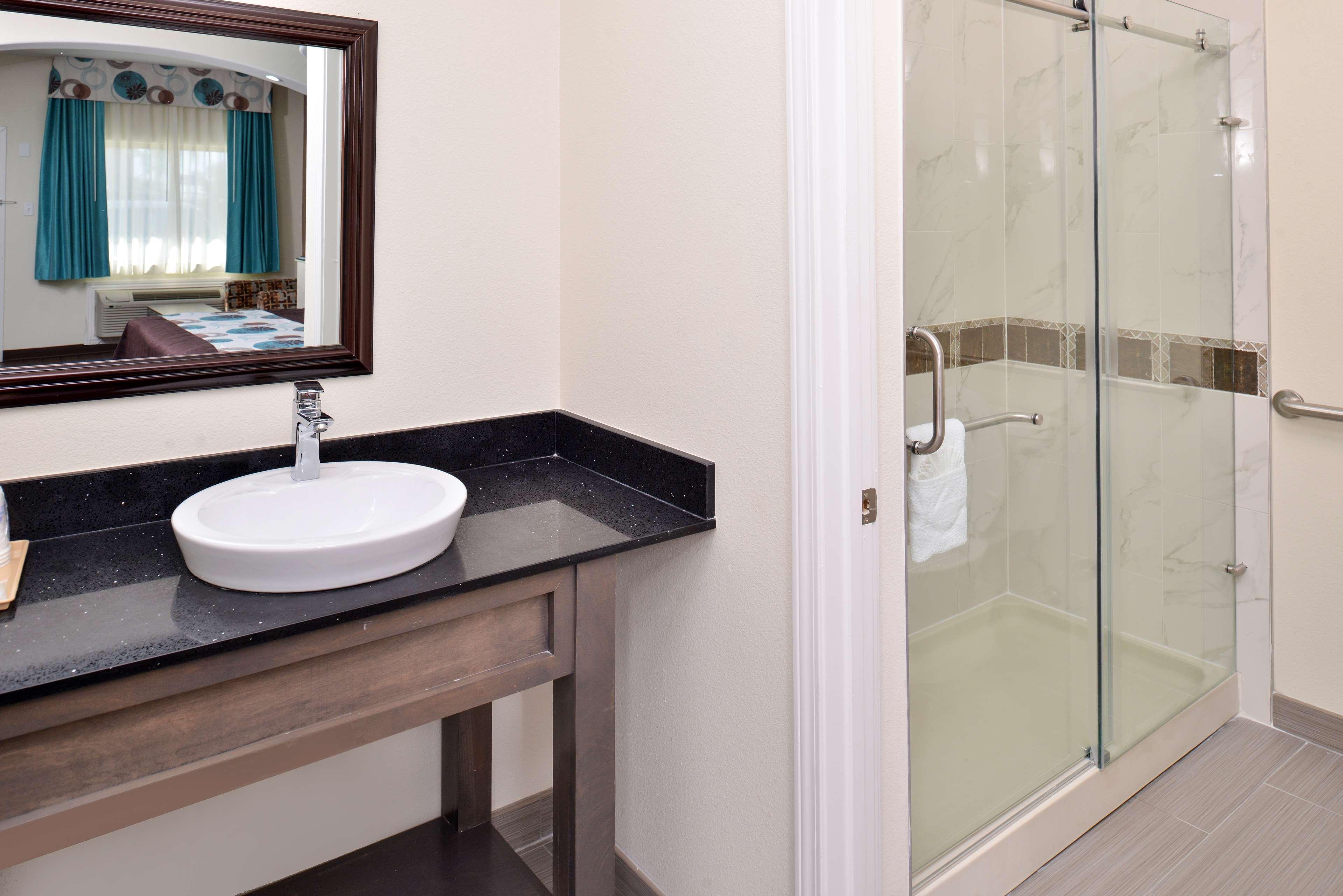 Americas Best Value Inn & Suites - Houston/Hwy 6 & Westpark Mission Bend Buitenkant foto