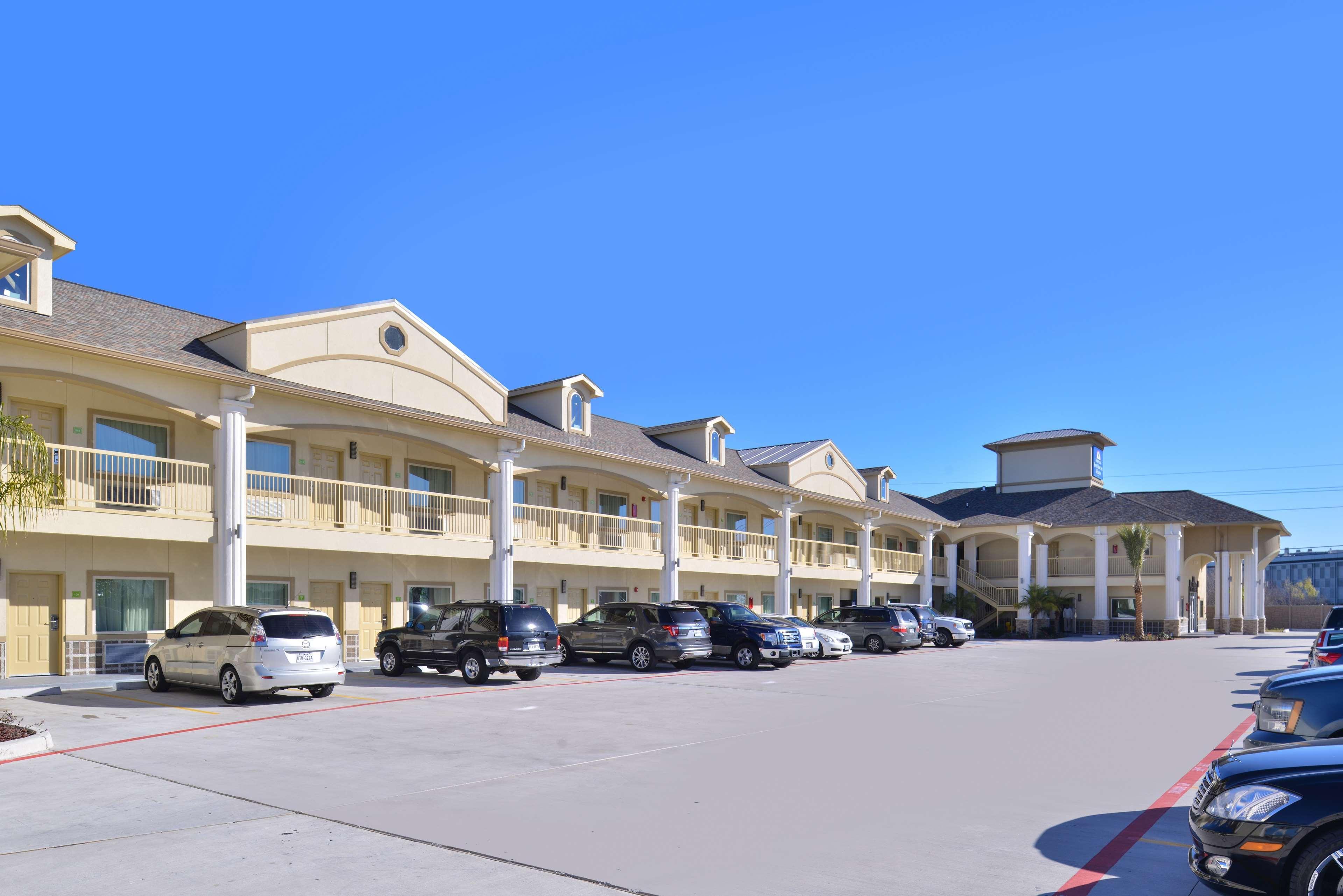 Americas Best Value Inn & Suites - Houston/Hwy 6 & Westpark Mission Bend Buitenkant foto