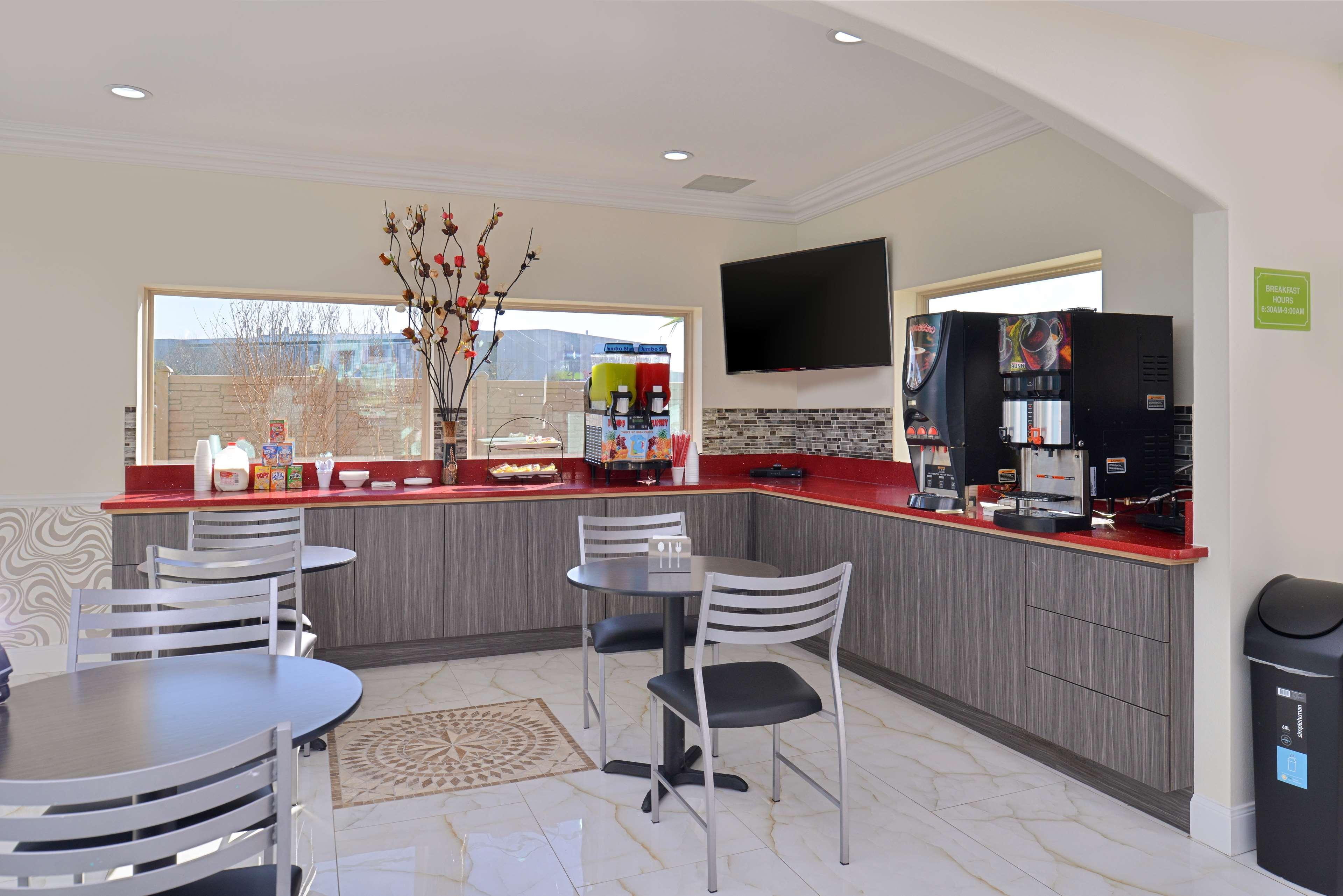 Americas Best Value Inn & Suites - Houston/Hwy 6 & Westpark Mission Bend Buitenkant foto