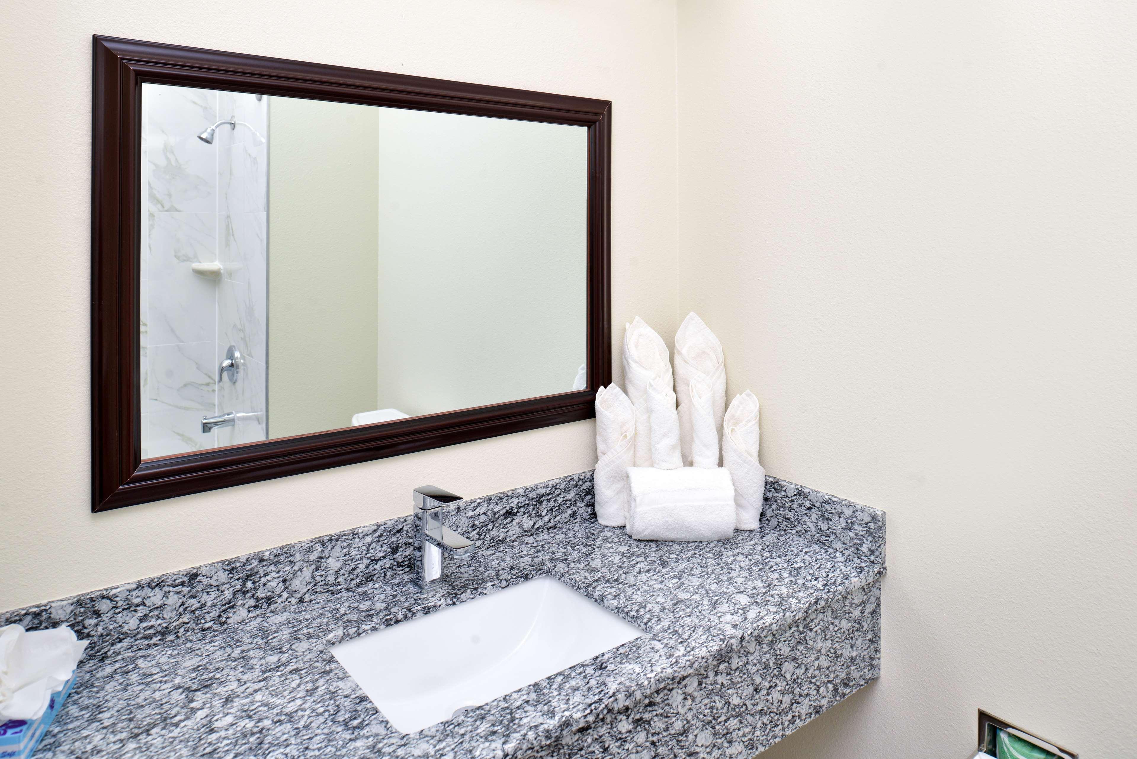 Americas Best Value Inn & Suites - Houston/Hwy 6 & Westpark Mission Bend Buitenkant foto